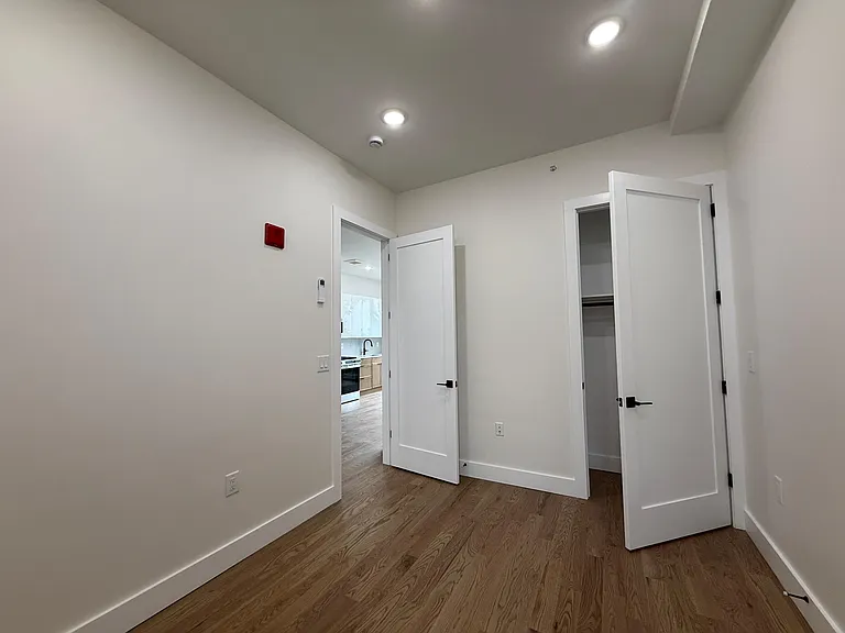 40 Lembeck Ave #306G — Photo 7