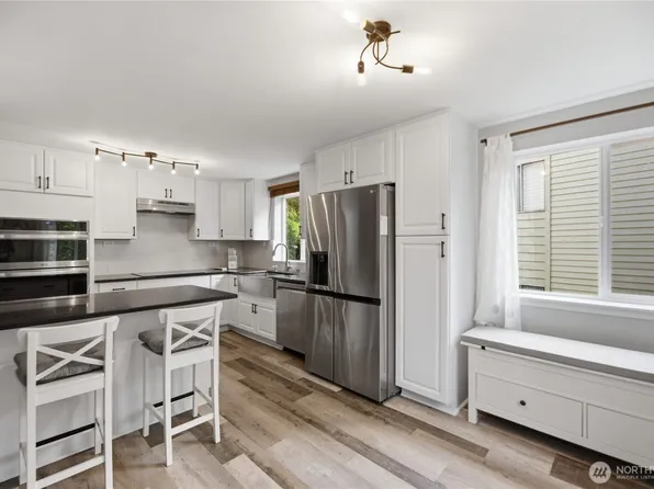 2721 NE 195th Street #3, Lake Forest Park, WA 98155