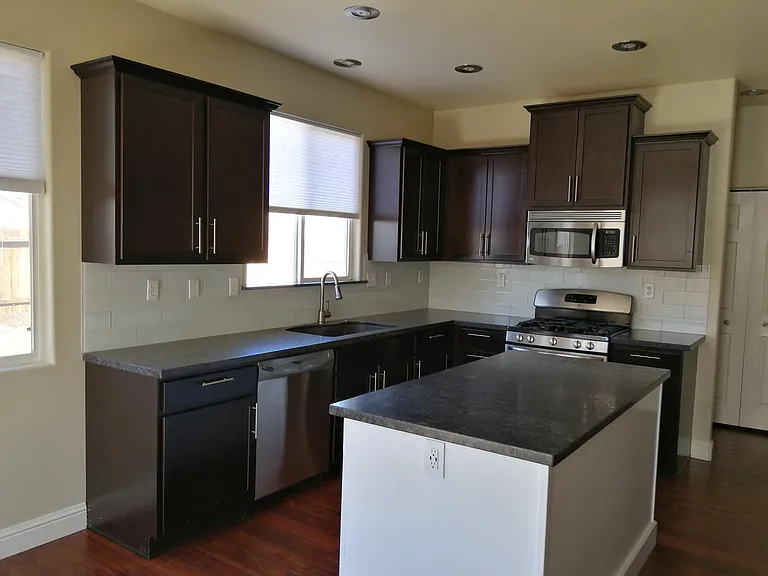2217 Rio Lobo Ln — Photo 3