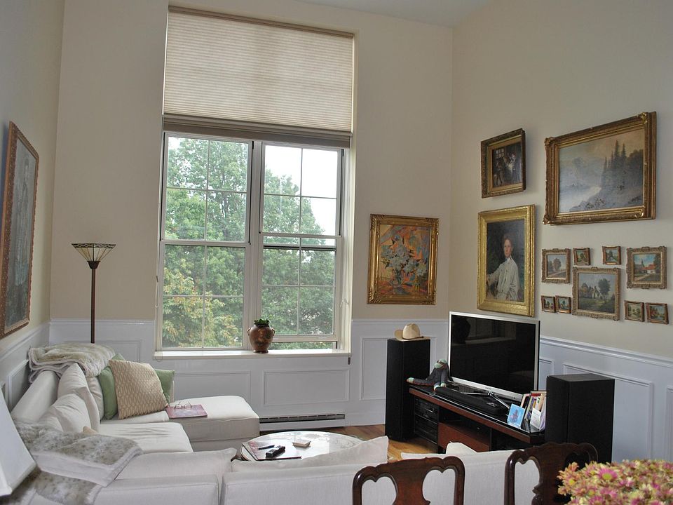 Open floor plan with large living space - 11 foot windows with views of the monument and the city