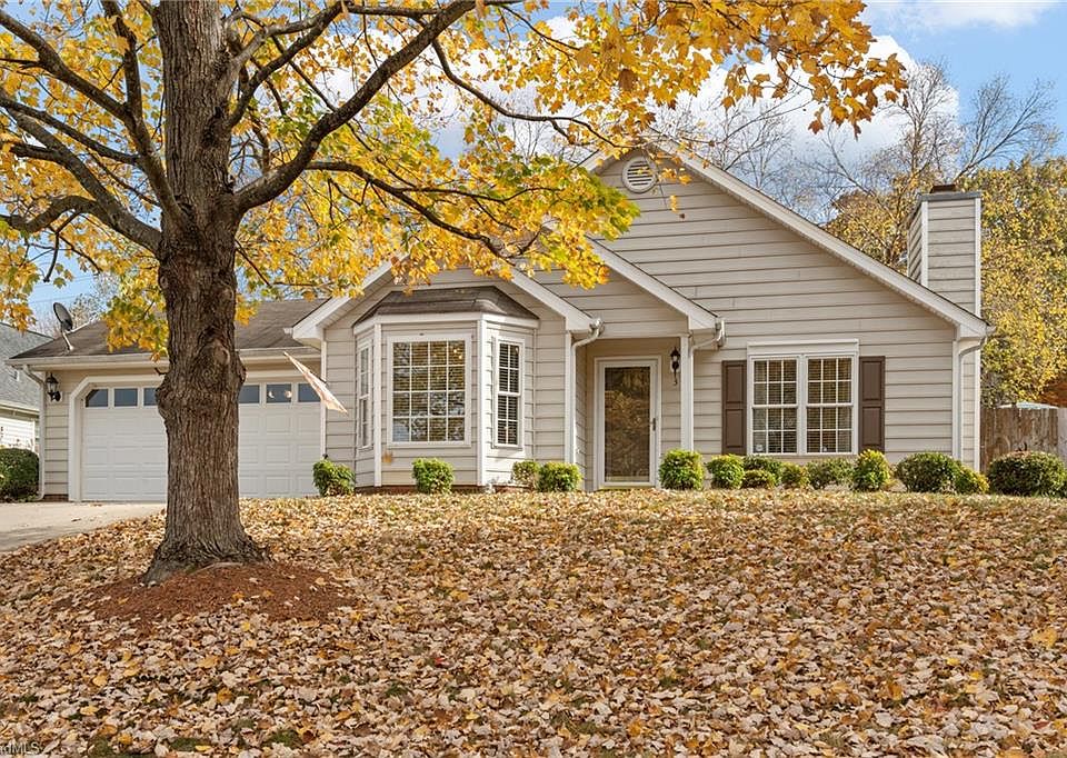 1st image of 3 Crestbrook Ct
