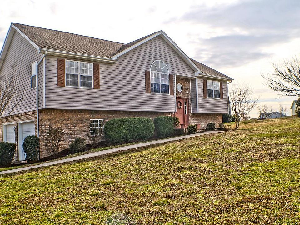 1st image of 62 Stillwater Dr