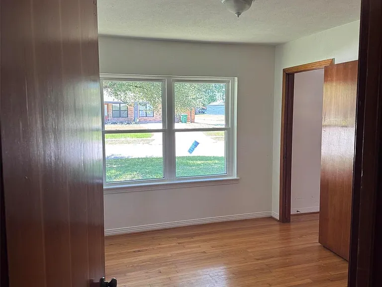 946 Stonecrest Dr — Photo 4