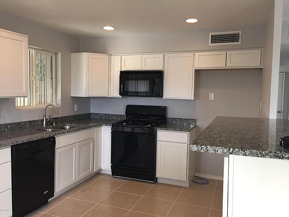 2nd image of 3819 E Dover Sv