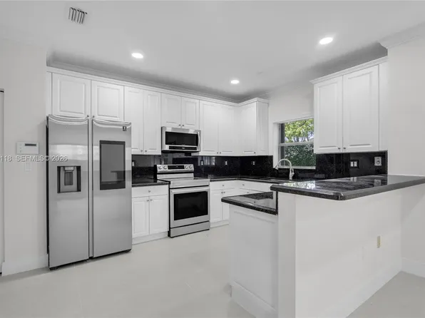7482-7482 NW 21st Ct, Hollywood, FL 33024