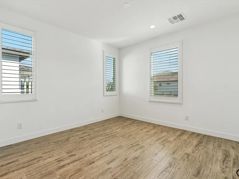 11138 N San Clemente St — Photo 19
