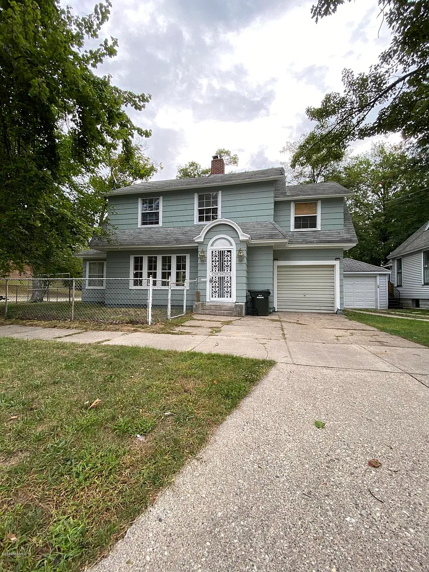 1562 5th St photo 1