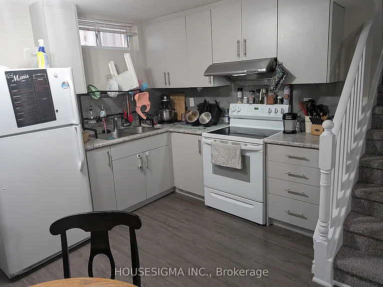 90 Penelope Dr — Photo 4