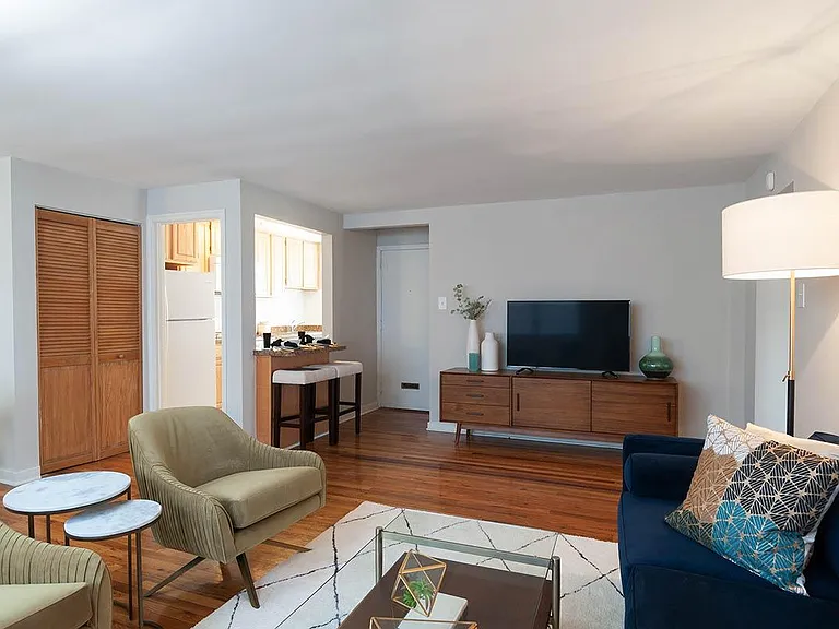 The Metropolitan Wynnewood — Photo 11