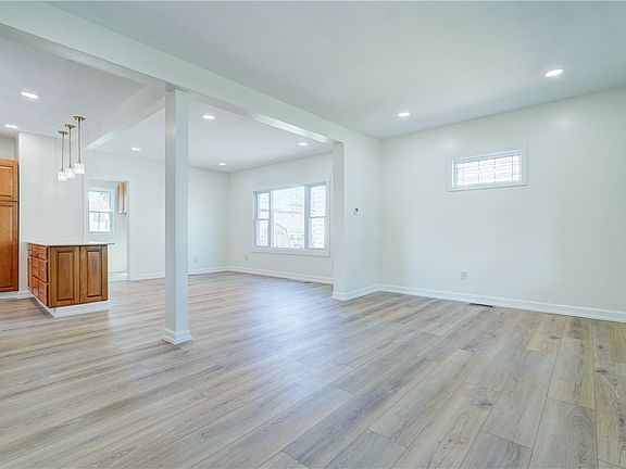3rd image of 817 Avenue D
