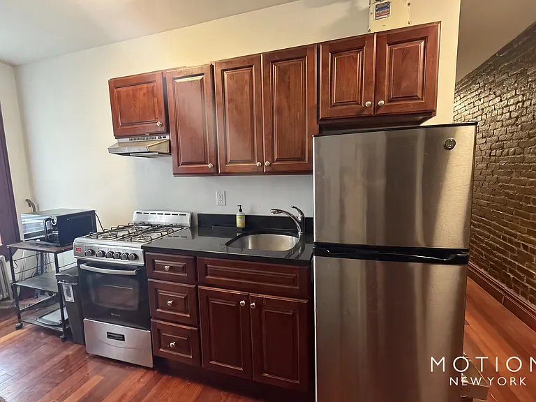 1261 Park Ave #14 — Photo 4