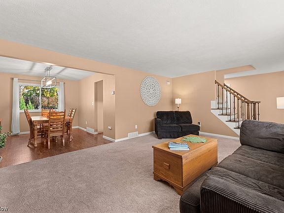 5th image of 27992 Andorra Dr