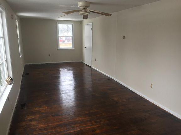 4th image of 680 Woodward Ln