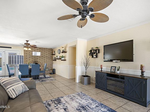 4th image of 3243 E FORGE Avenue