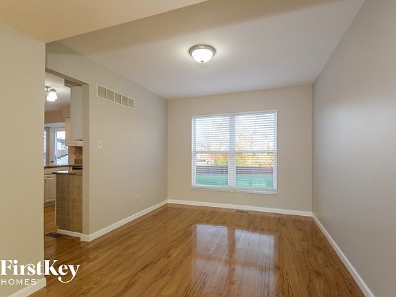 4th image of 284 Bluemont Ct