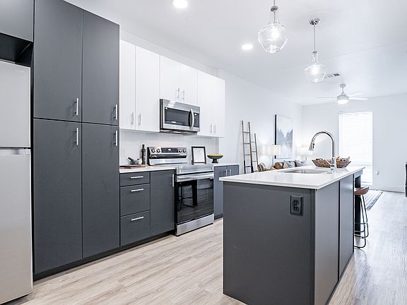 4th image of 700 NW 4th St #106