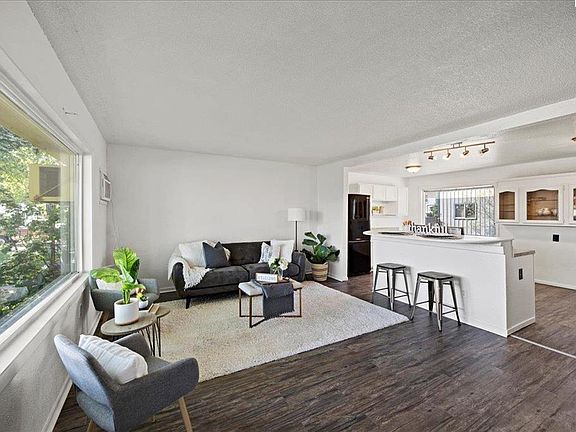3rd image of 225 Abert Ave