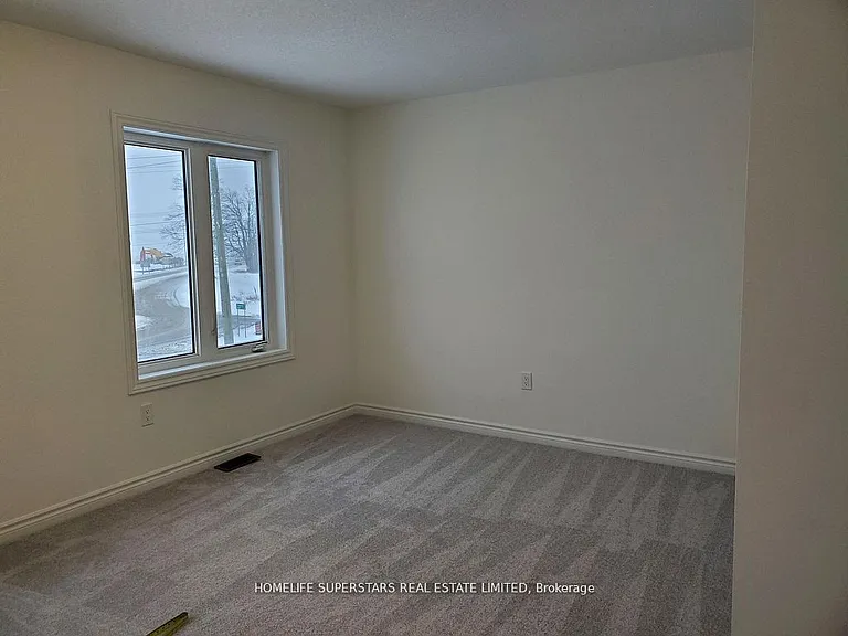 118 Flagg Ave — Photo 2