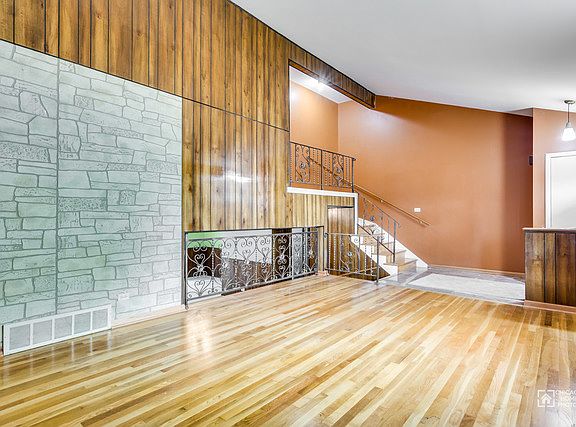 2nd image of 9434 N Oak Ave