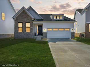 5636 Suffolk Ct, West Bloomfield, MI