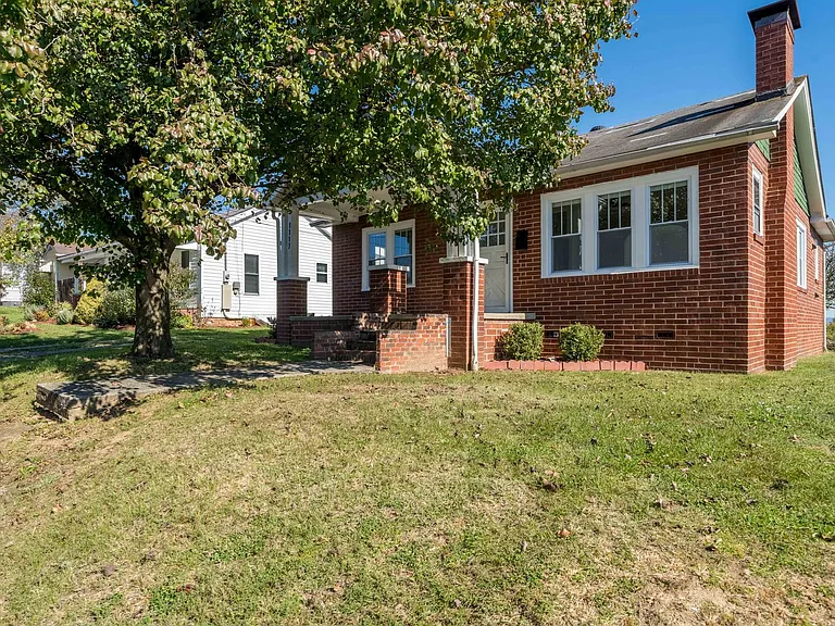 1117 Fairview Ave — Photo 2