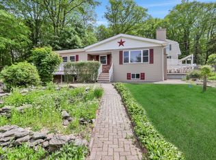 2 Briarcliff Dr, West Milford, NJ 07480