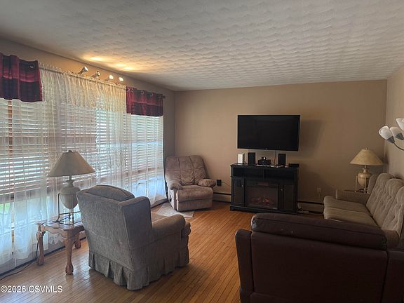 5th image of 938 Belair Dr