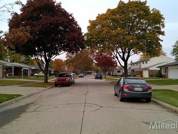 3rd image of 30572 Newport Dr