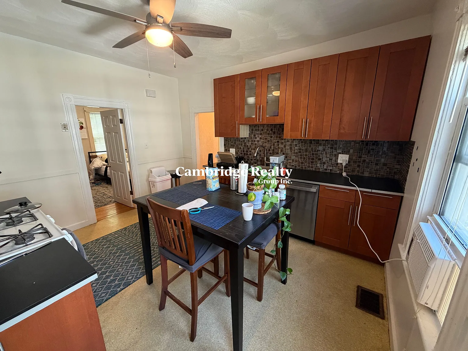 3 bed, 1.0 bath, 1050 sqft, $3,300 — Photo 2