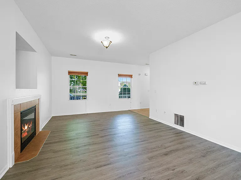 4035 Redroyal Ave — Photo 10