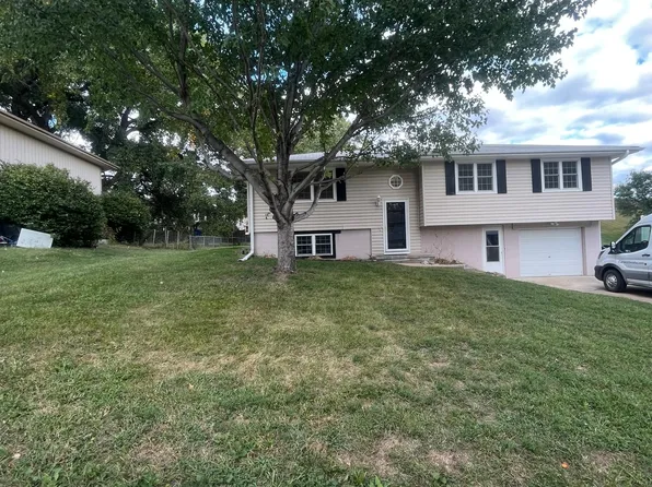 3815 N 211th St, Elkhorn, NE 68022