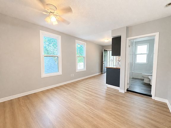 4th image of 684 Lincoln Rd #3