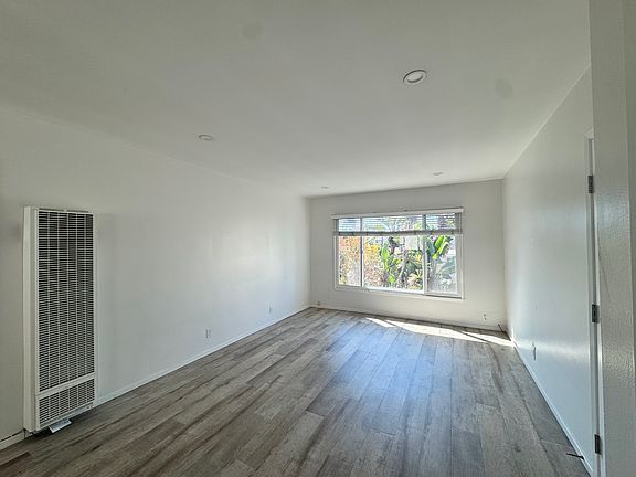 3rd image of 1676 Manning Ave APT 3