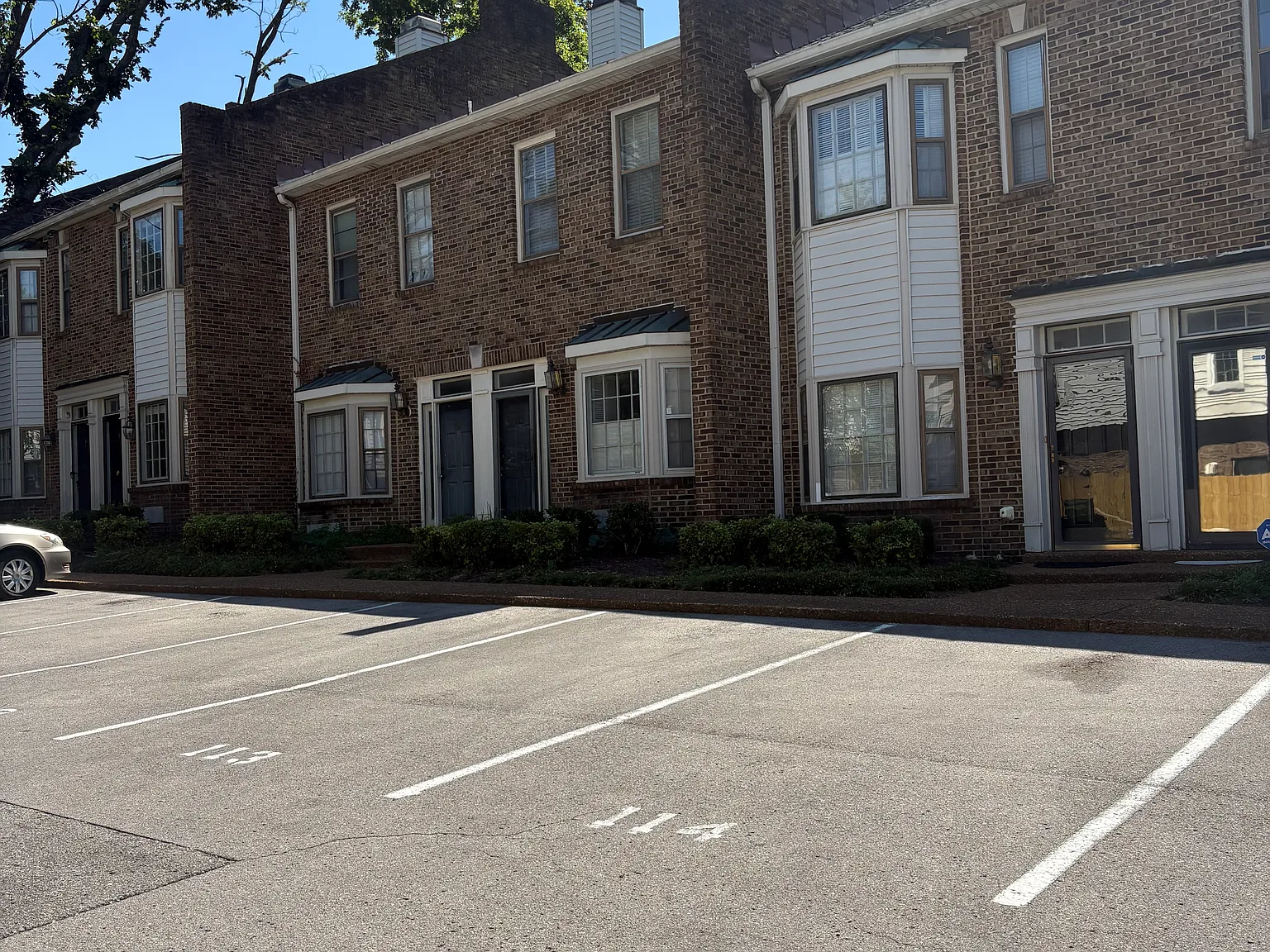 2 bed, 2.5 bath, 1681 sqft, $2,000 — Photo 2