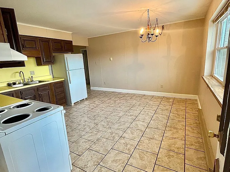186 E Main St — Photo 5