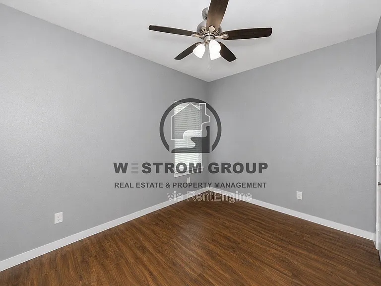 1501 Avenue E — Photo 24