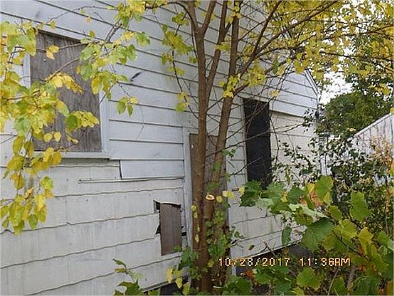 3rd image of 11384 Evergreen Ave