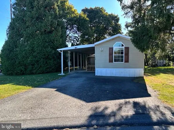 109 Rain Dove Dr, Red Lion, PA 17356
