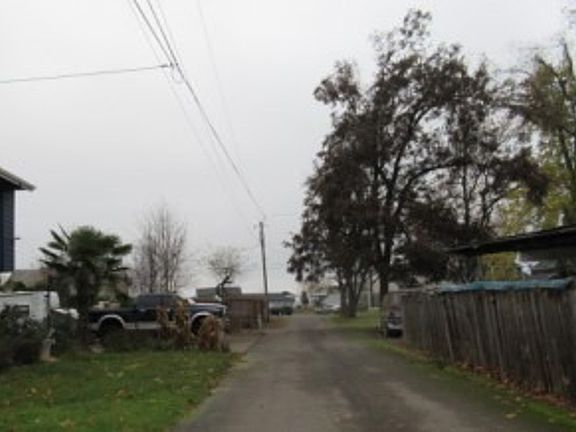 Exterior Neighborhood (street photo)