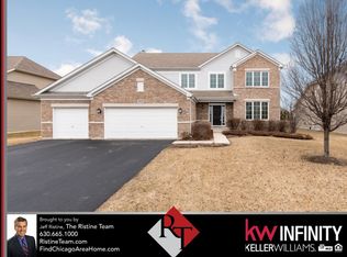 2925 Carlisle Ln, North Aurora, IL 60542