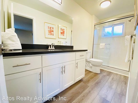 4th image of 1662 Hollenbeck Ave #9