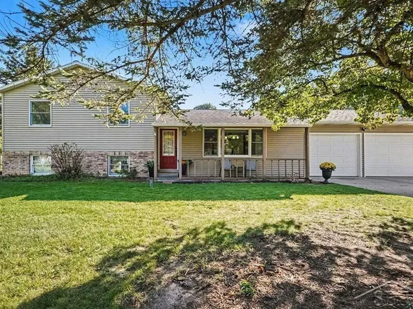 3801 Greenacres Dr, Mount Pleasant, MI 48858