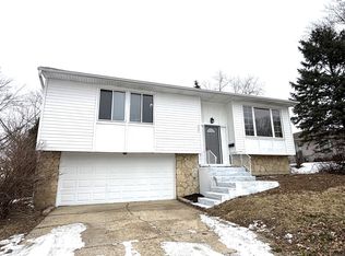 335 Shiloh Ln, Elgin, IL 60120