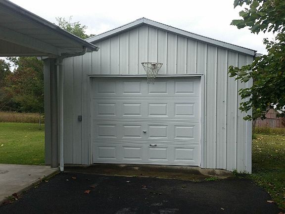 Garage 16' X 32'