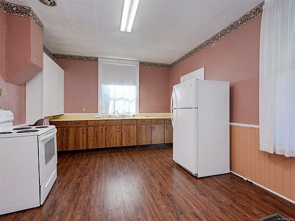 5th image of 602 Craigflower Rd