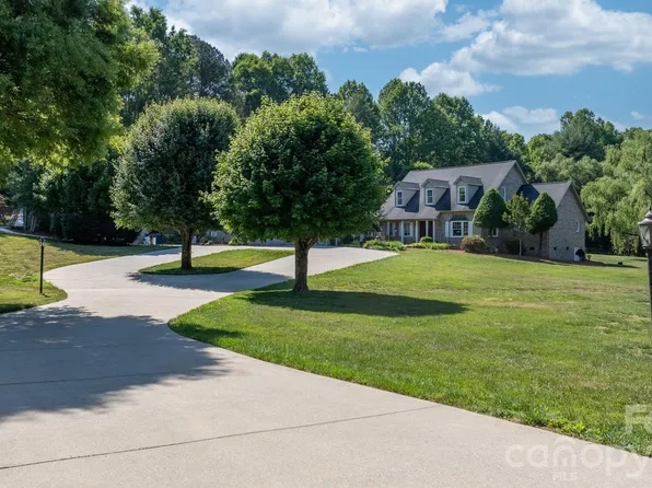 401 Redwood Ct, Lenoir, NC 28645