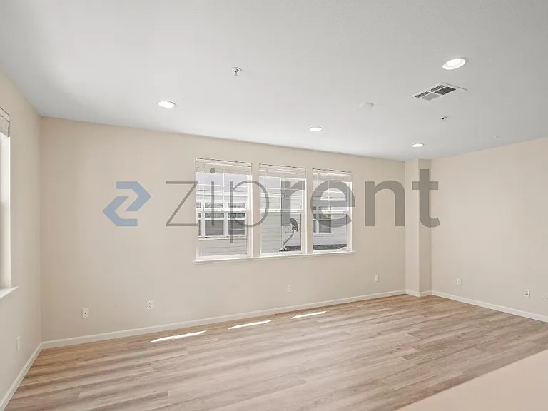 1611 Summer Ln — Photo 13