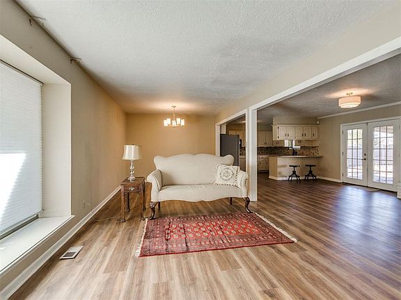 5th image of 1825 Logan Dr