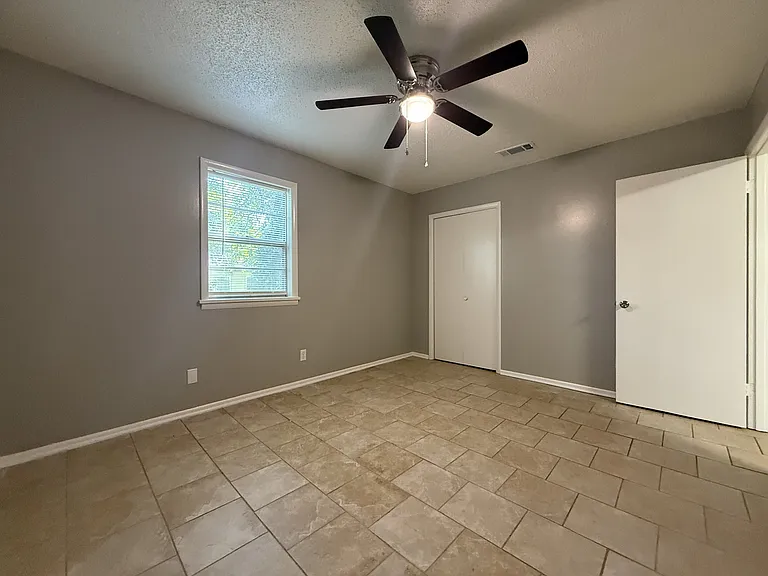 1015 W Ashley St — Photo 6