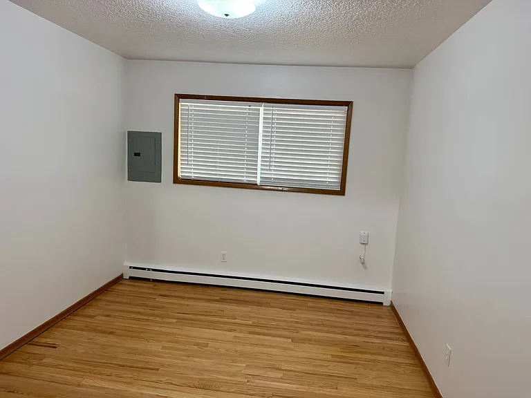 Cool Reed College One Bedroom — Photo 10